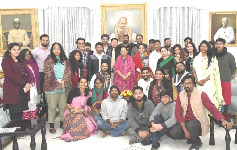 लोकतांत्रिक प्रक्रियाओ और राजनीती इन्डियन स्कूल ऑफ डेमोक्रेसी की यात्रा में शामिल हुए राजीव गुप्ता।