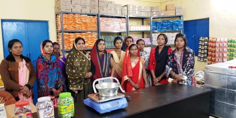 जिले के समस्त विकासखंडों में स्थापित ट्रायबल मार्ट से स्वरोजगार के साथ महिलाओं को मिला आर्थिक आधार, जहाँ उचित मूल्यों पर सभी सामान उपलब्ध