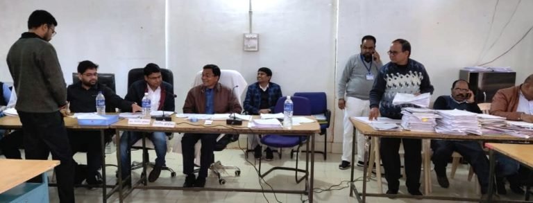 सामान्य प्रेक्षक श्री पैकरा ने निरीक्षण दौरान जनपद पंचायत भैयाथान व प्रतापपुर में व्यवस्थाओं का लिया जायजा