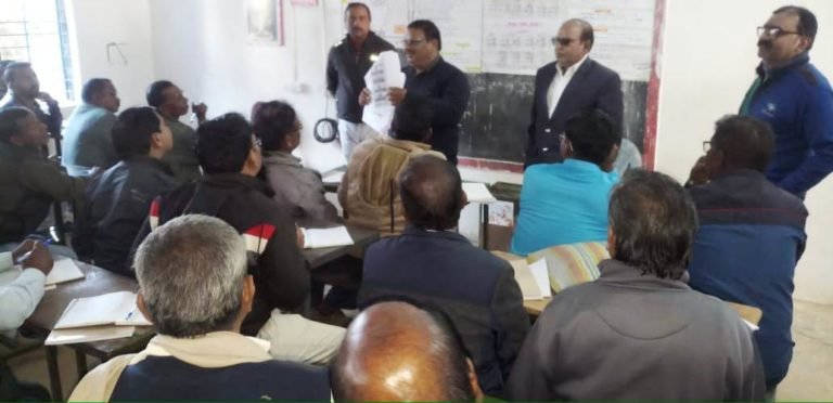 First phase training of presiding officers and polling officers of district panchayat Surajpur and Ramanujanagar completed
