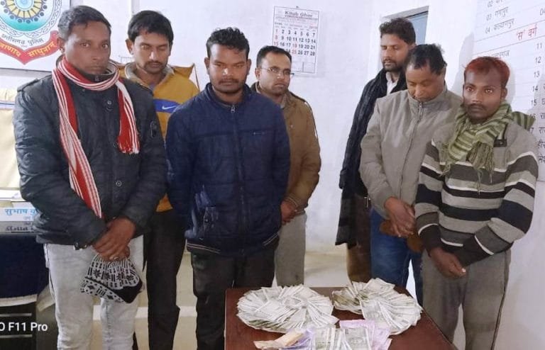 Police team caught 7 gamblers gambling in Latori forest on information of informer, recovered 1.25 lakh rupees