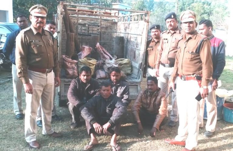 4 accused including stolen junk and vehicles used for transport arrested, Vishrampur Police proceedings