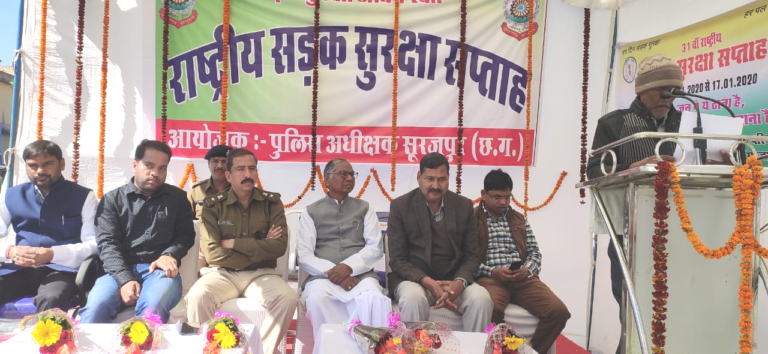 Larialaya Lions were distributed to the students of the college in the main hospitality of Premnagar MLA at the camp on the third day of National Road Safety Week