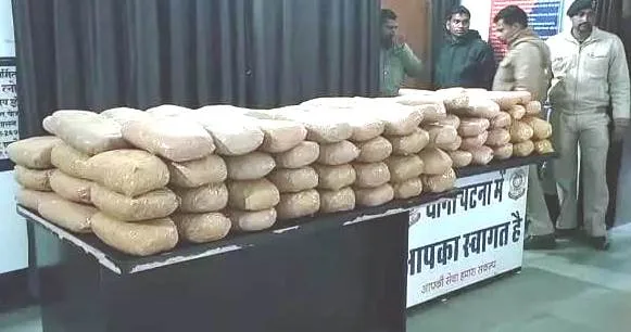हाईवे में वाहन चेकिंग के दौरान 24 लाख रुपए के गांजा के साथ 3 तस्कर गिरफ्तार